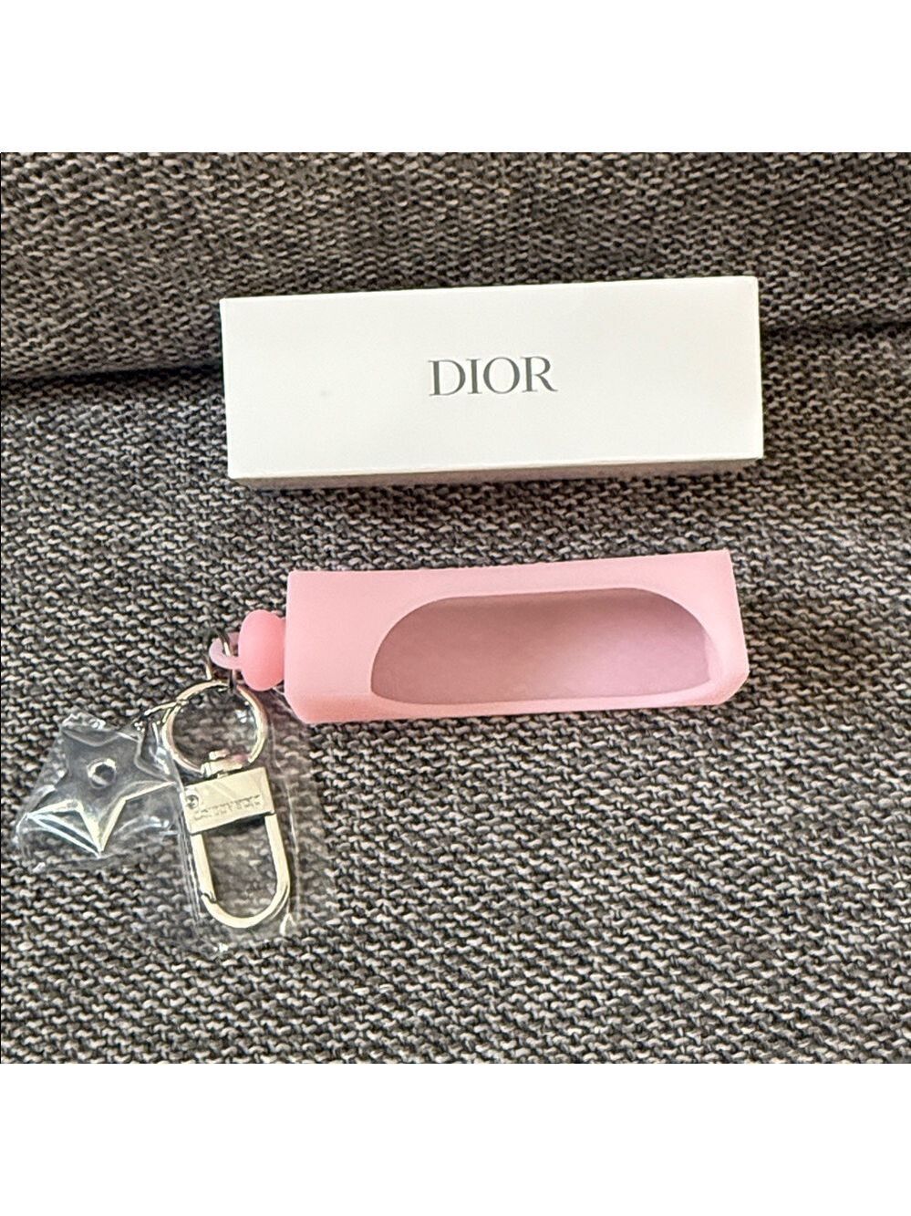 Dior Addict Lip Gloss Star Key Chain Pink Silicone New Authentic - Picture 4 of 17